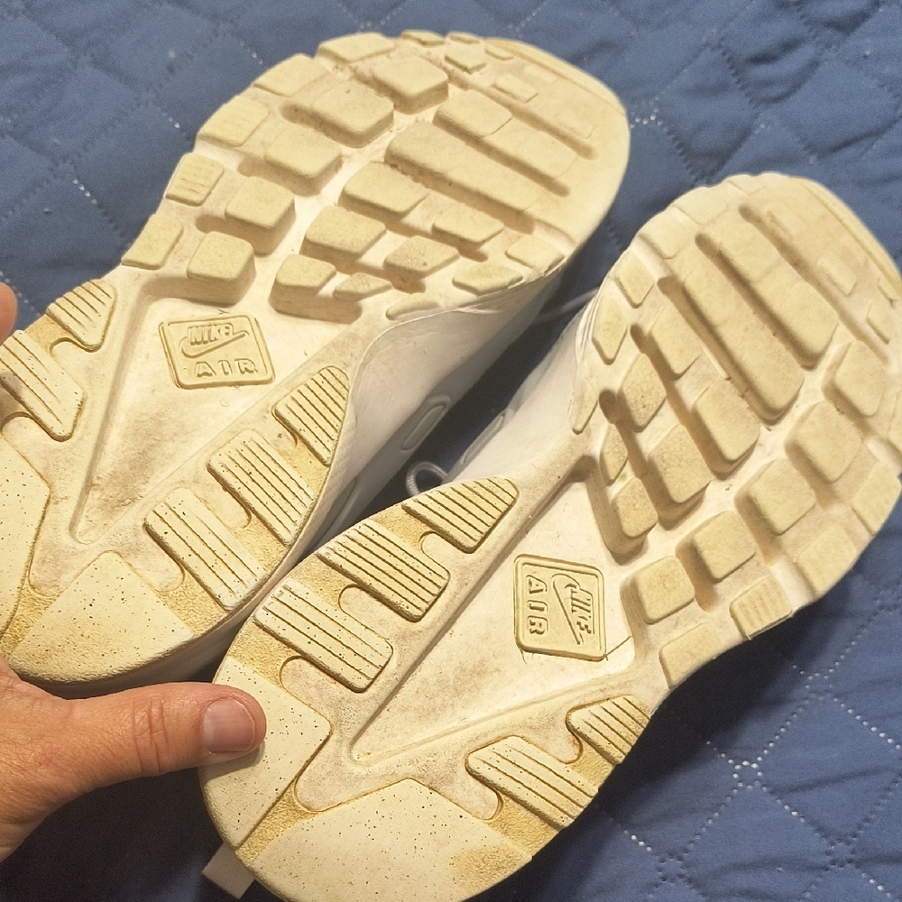 Nike Light Gray and Cream Sneakers - Picture 6 of 8